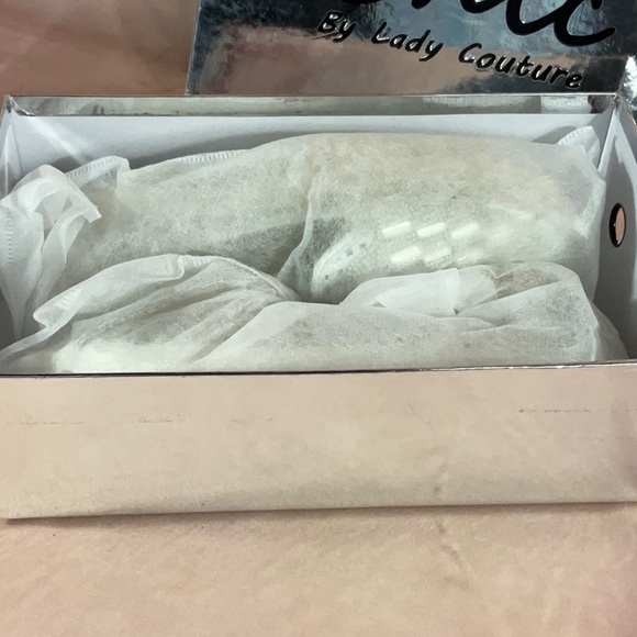 CHIC - *NIB* SILVER SPARKLE EMBELLISHED Slip on Shoes.  Size 36 EU… = Size 6 US. - Picture 8 of 8